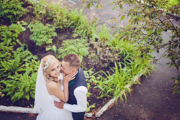 Photo young wedding couple enjoying romantic moments