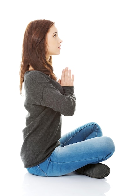 Photo young woman against white background