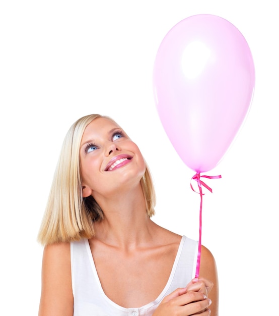 Foto palloncino giovane donna e sorriso di un modello con sfondo bianco mockup e spazio studio palloncini festa di compleanno o san valentino con persona sorridente felice con mock up entusiasta di festeggiare