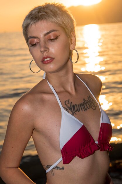Photo young woman in bikini