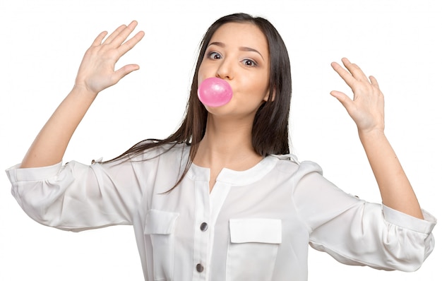 Photo young woman blowing bubblegum