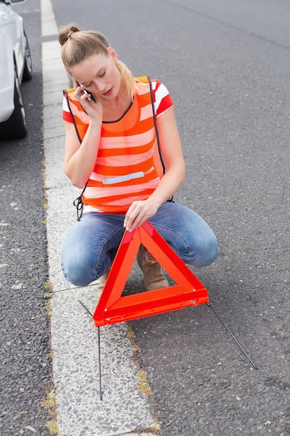 Young woman calling with her mobile phone 