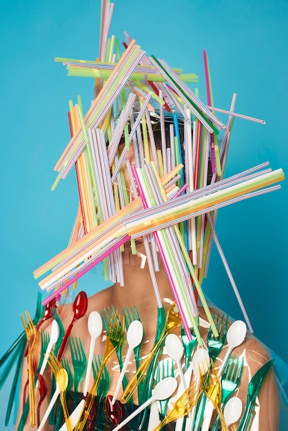 Photo young woman covered in plastic