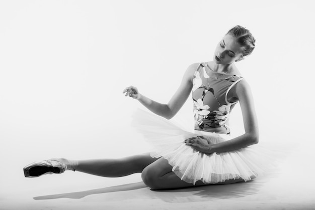 Photo young woman dancing against white background