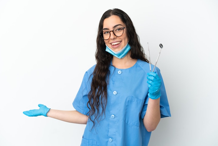 Photo young woman dentist holding tools isolated on white wall extending hands to the side for inviting to come