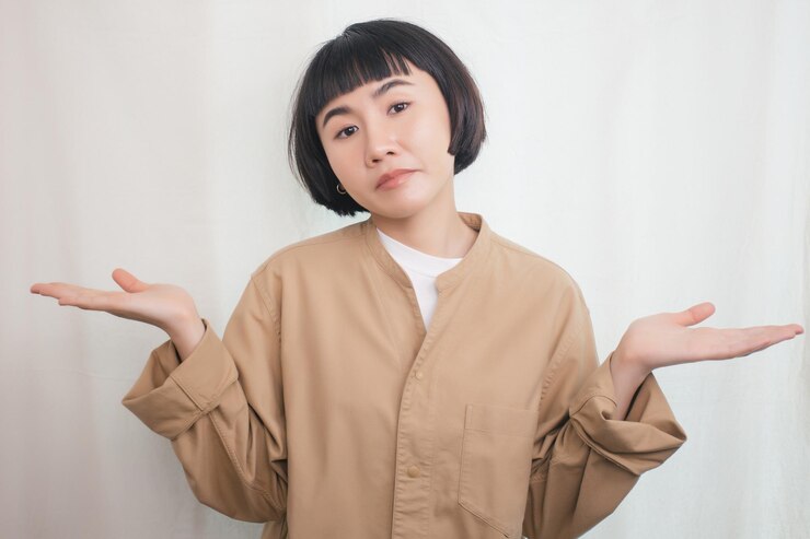 Photo 젊은 여자는 모르고 그녀는 상관하지 않습니다