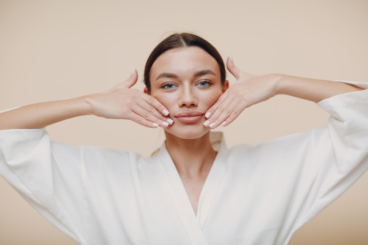 Photo young woman doing face building facial gymnastics self massage and rejuvenating exercises touching lips