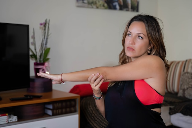 Photo young woman doing stretching at home