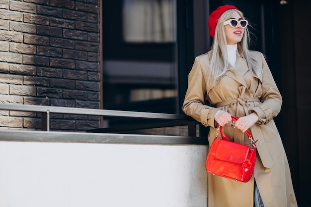 Photo young woman happy in red french beret