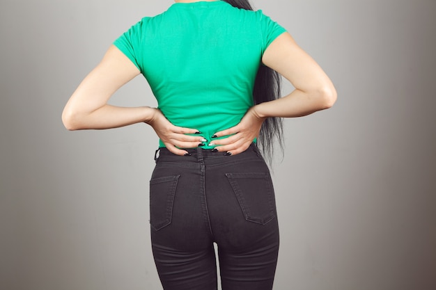 A young woman has a kidney pain