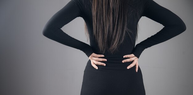 a young woman has a kidney pain