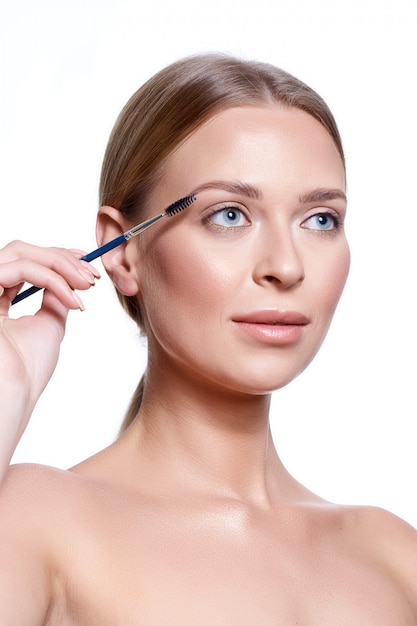 young woman having brow color added to her eyebrows