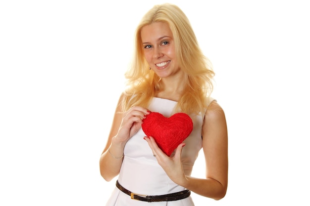 Photo young woman holding red heart