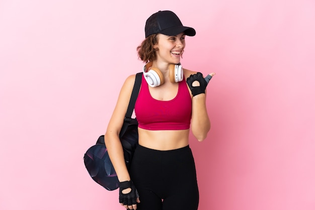 Young woman isolated pointing to the side to present a product