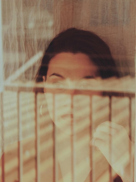 Photo young woman looking away seen through window