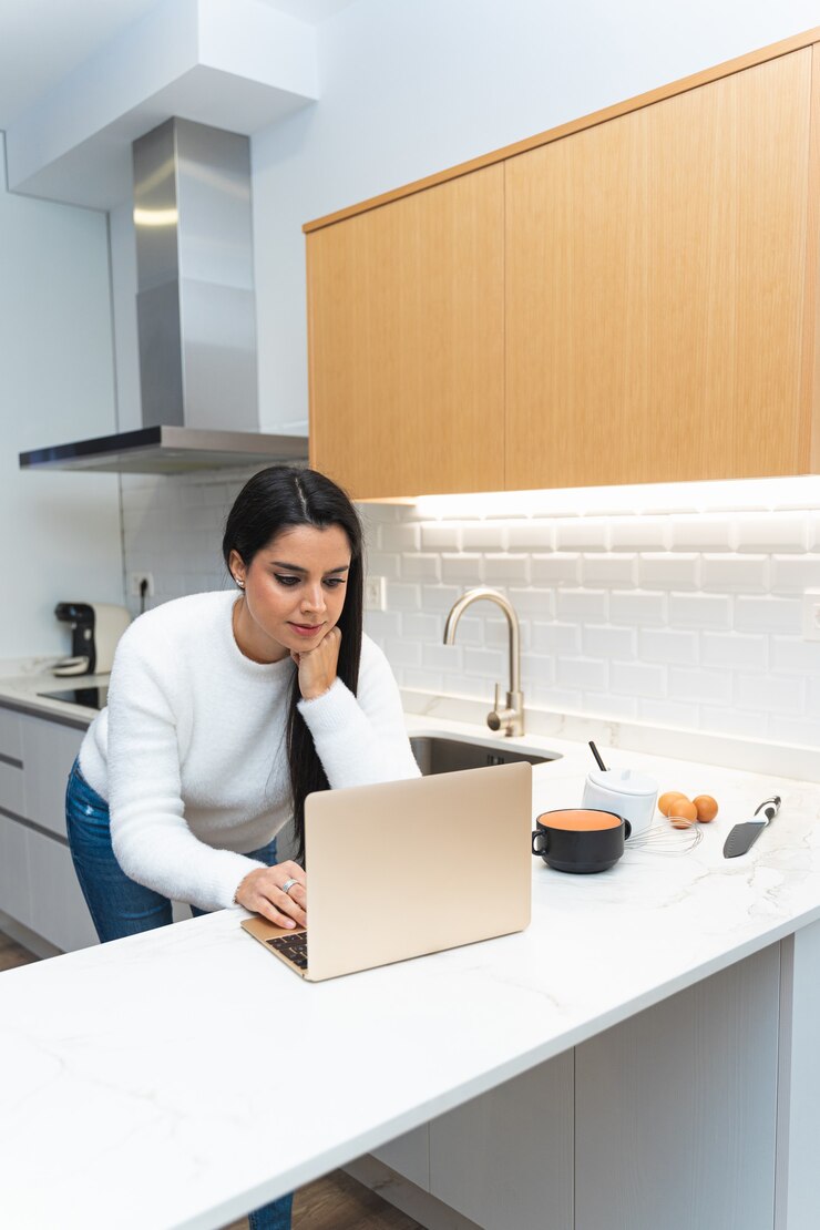 फोटो young woman looking for a recipe in her computer
