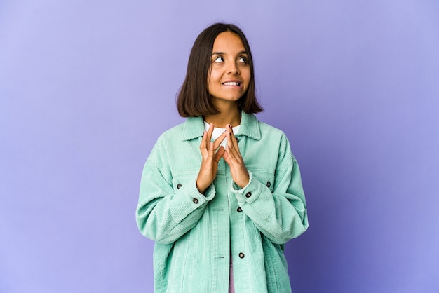 Photo young woman making up plan in mind, setting up an idea