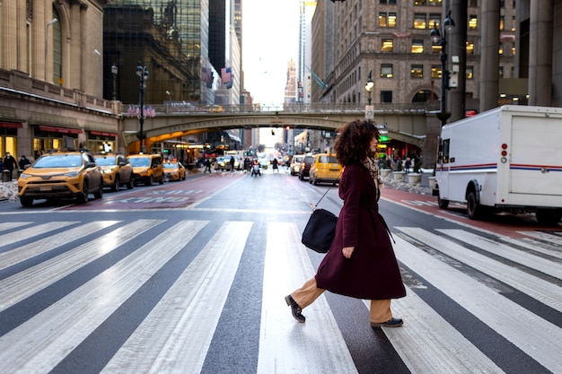 Foto giovane donna a new york durante il giorno