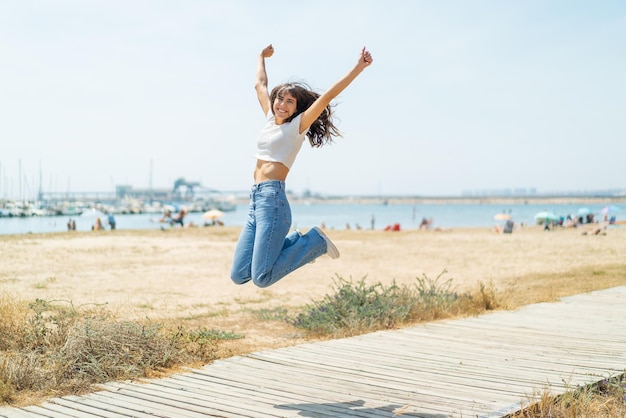 Photo young woman at outdoors jumping