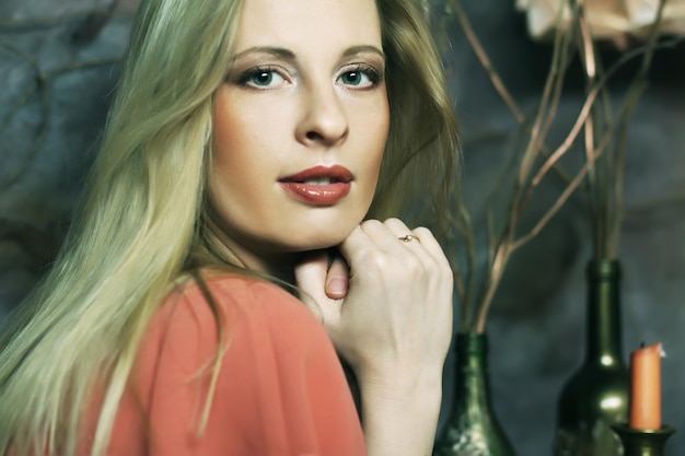 Photo young woman in red dress