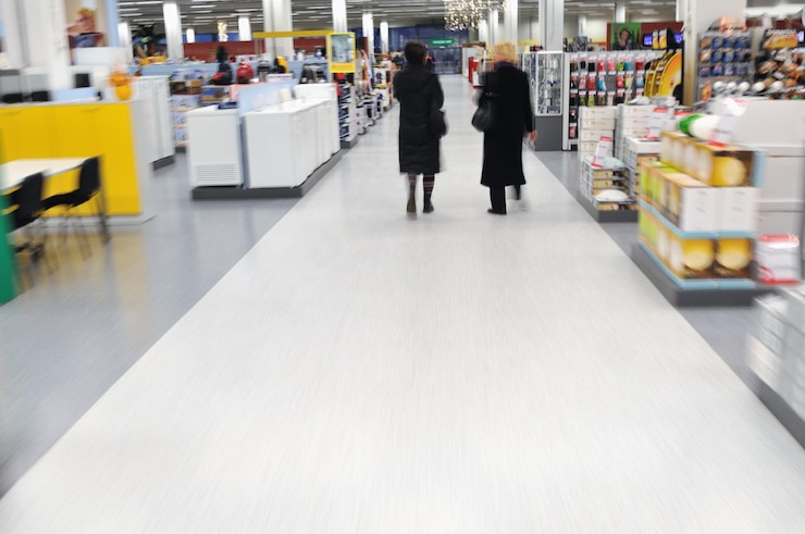 Photo young woman in shopping