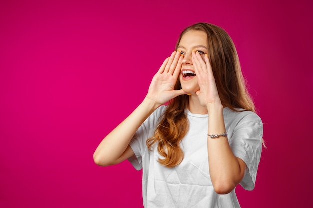 Young woman shout using her hand