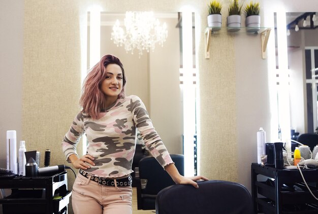 Photo young woman sitting at home