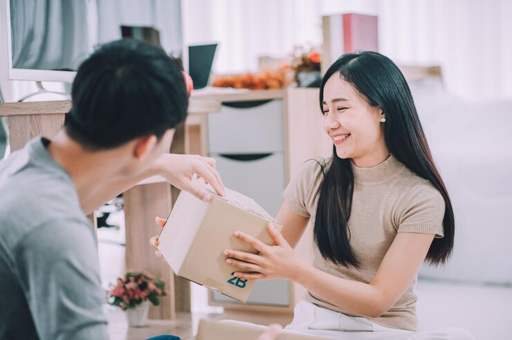 Photo 미소 짓는 젊은 여성
