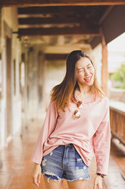 Photo young woman smiling