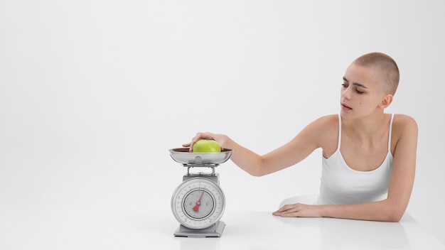 Photo young woman struggling with an eating disorder