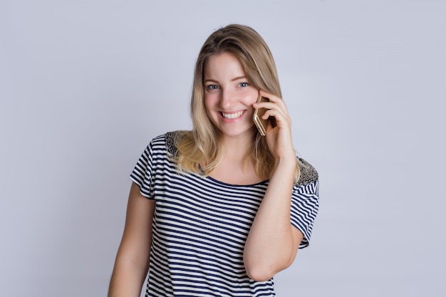 Young woman talking on the smartphone