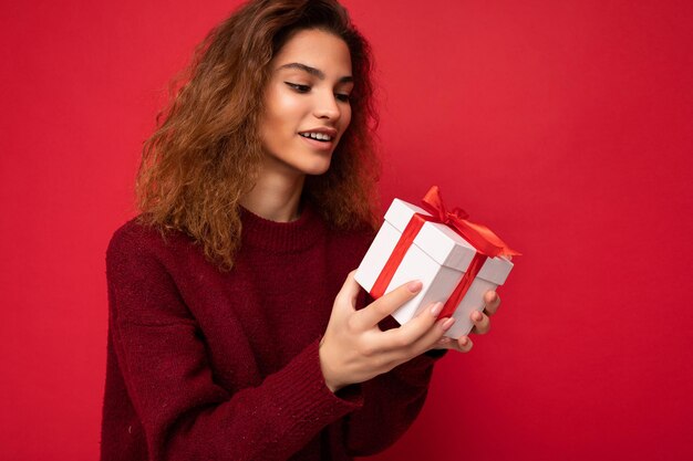 Photo young woman using digital tablet