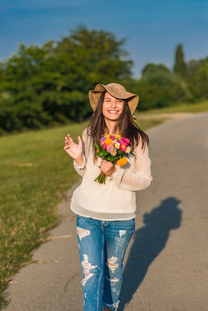 Photo young woman walking cheerful and relaxed by the river