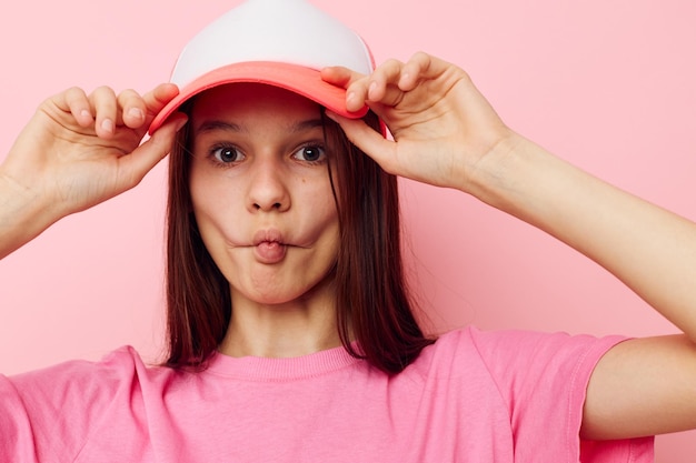 Photo young woman wearing hat