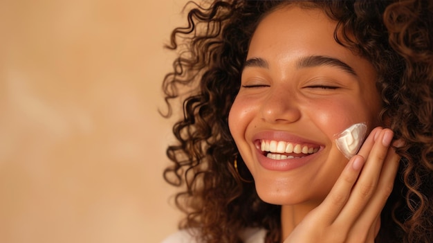 Photo young woman with freckles applying a white cream to her face against a neutral background