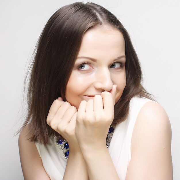 Photo young woman with hands over mouth.