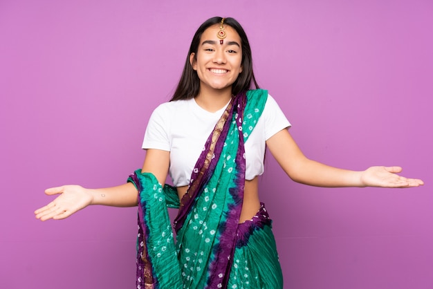 Photo young woman with sari over smiling