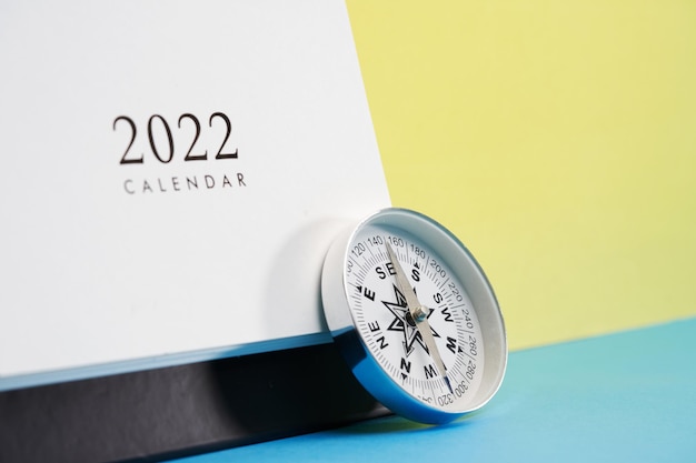 Фото Ваше направление 2022 - настольный календарь 2022 и компас