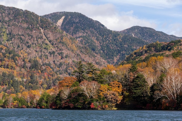 Foto il lago yuno a nikko