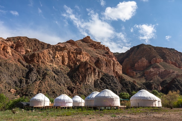 Yurt kamp in bergdal