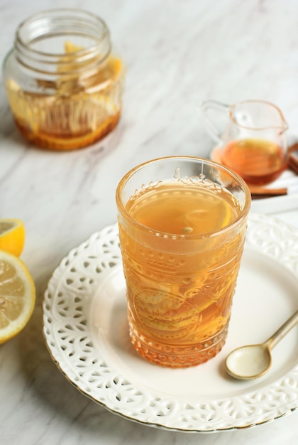 Yuzu-thee, warme thee gemaakt van sinaasappelmarmelade, suiker of honing, populaire verfrissing tijdens de winter in Japan en Korea