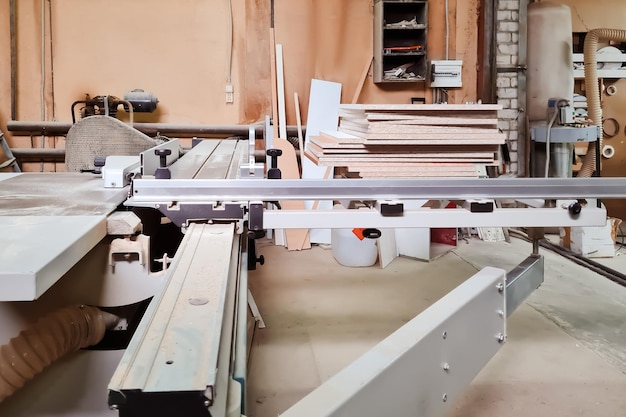 Zaagmachine voor houtbewerking, timmerwerk, productie voor hout, kleine werkplaats