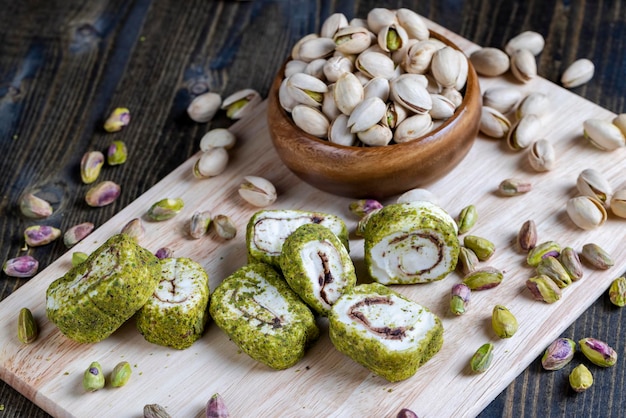 Zachte Turkse lekkernij met pistachenoten en chocolade