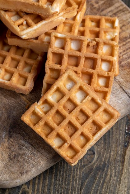 Zachte zoete wafels op tafel close-up