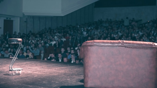 Zakelijk seminar in de grote zaal van het zakencentrum. zaken en onderwijs