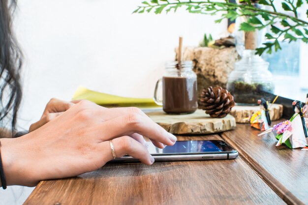 Foto zakelijk werken met moderne apparaten, digitale computer en mobiele telefoon