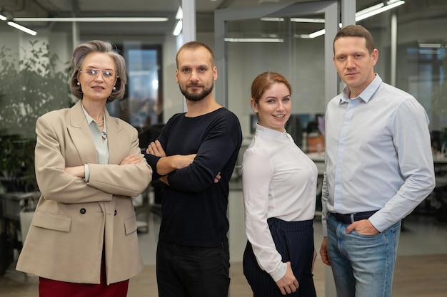 Zakelijke collega's die in functie staan