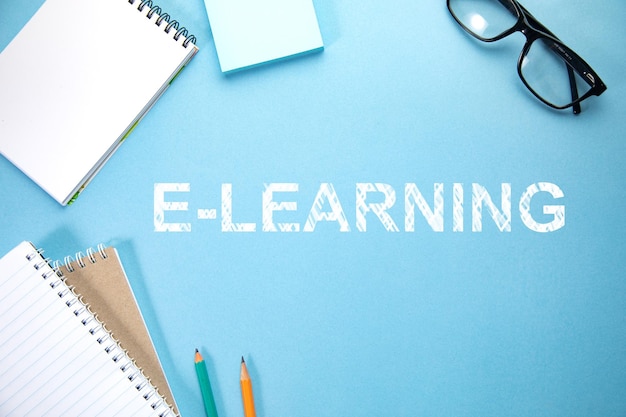 Zakelijke concept e-learning tekst met Kladblok