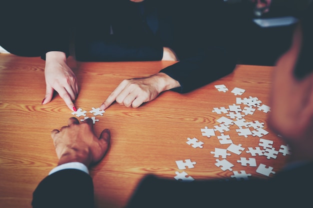 Zakelijke en zakelijke financiële teamwork Werken op de vergadering En de business van online business.