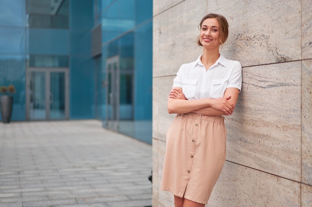 Zakelijke vrouw succesvolle vrouw zakelijke persoon buiten